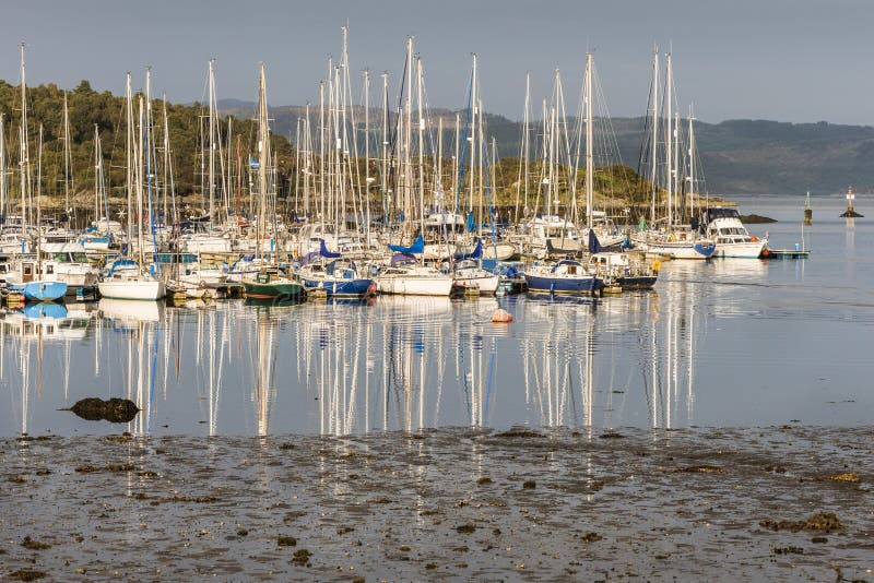Puerto de Tarbert en Argyll, Escocia fotos de archivo Puerto de Tarbert en Argyll, Escocia fotos de archivo