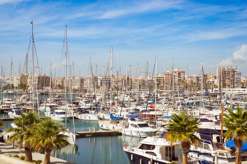 Puerto deportivo Marina Salinas Jachty i łodzie w Marina T zdjęcie stock Puerto deportivo Marina Salinas Jachty i łodzie w Marina T zdjęcie stock