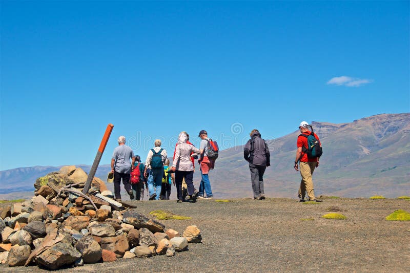 Puerto Natales, Cile - dicembre 2018: Facendo un'escursione alla cima al parco nazionale di Torres del Paine nel Cile fotografia stock Puerto Natales, Cile - dicembre 2018: Facendo un'escursione alla cima al parco nazionale di Torres del Paine nel Cile fotografia stock