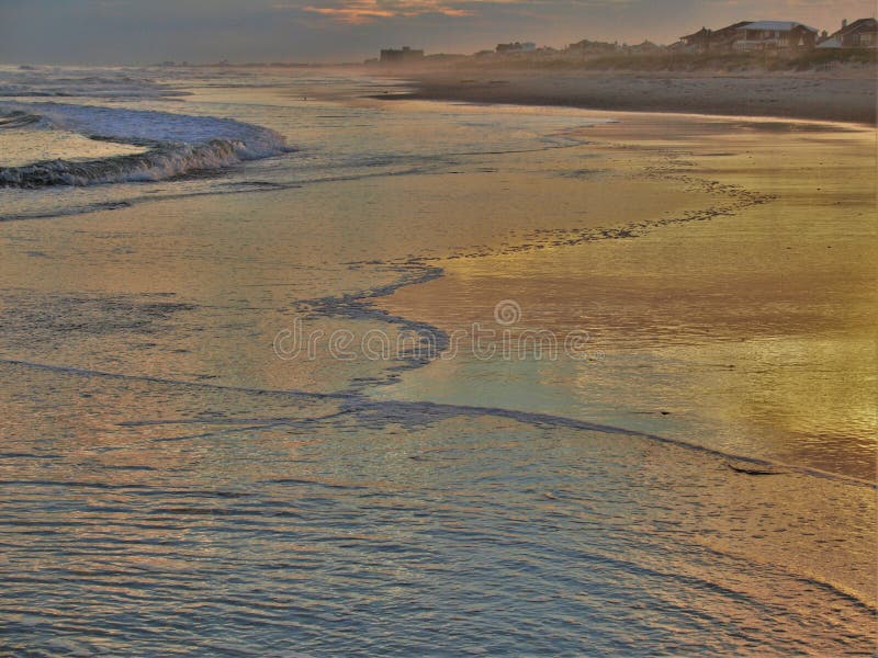 Puesta del sol atlántica de la playa imágenes de archivo libres de regalías Puesta del sol atlántica de la playa imágenes de archivo libres de regalías