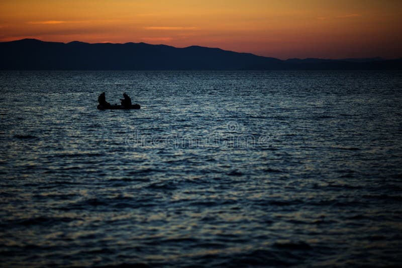 Puesta del sol brillante hermosa en el mar fotografía de archivo libre de regalías Puesta del sol brillante hermosa en el mar fotografía de archivo libre de regalías