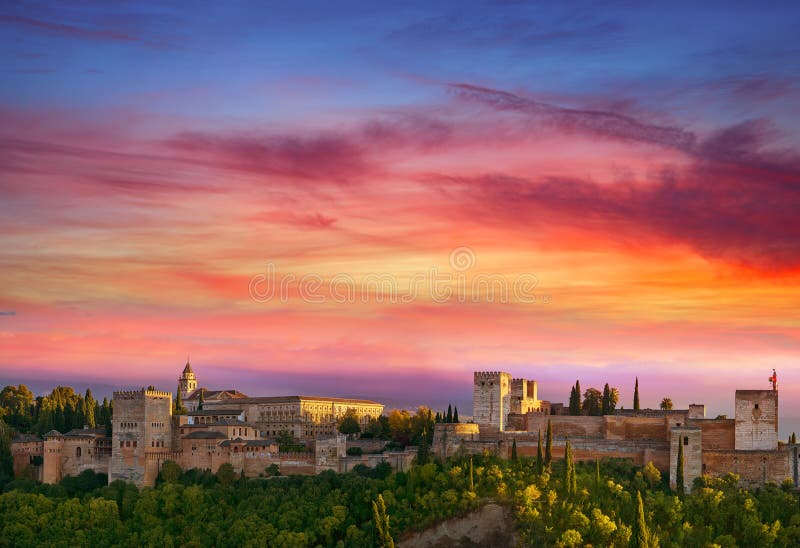 Ejemplo De Granada Del Arco De La Puesta Del Sol De Alhambra Imagen de