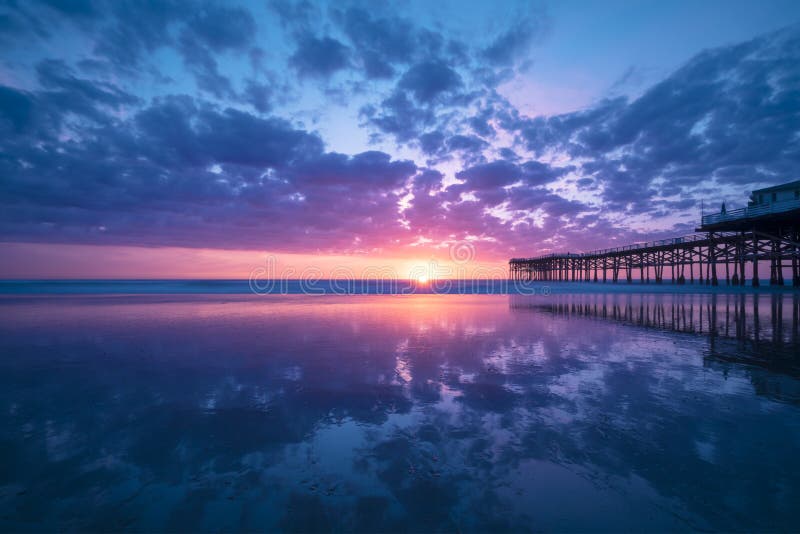 Puesta del sol de la playa de California en la playa pacífica, San Diego