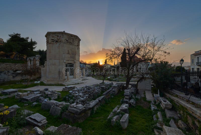Puesta del sol en Aerides, mercado romano antiguo - Monastiraki
