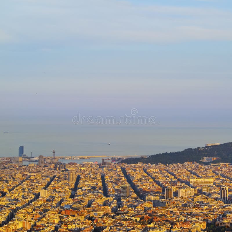 Puesta Del Sol En Barcelona Foto editorial - Imagen de turismo, hermoso