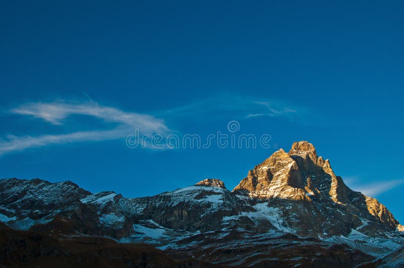 Puesta del sol en el montaje Cervino, valle de Aosta