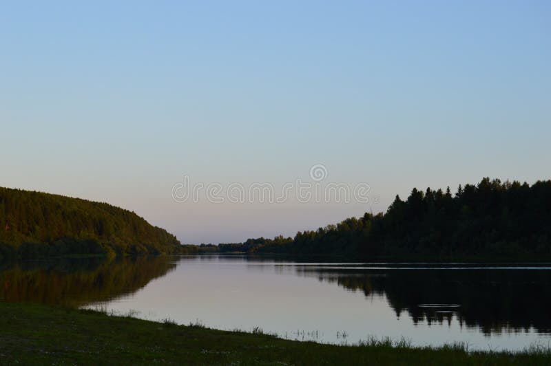 Puesta del sol en el río foto de archivo libre de regalías Puesta del sol en el río foto de archivo libre de regalías