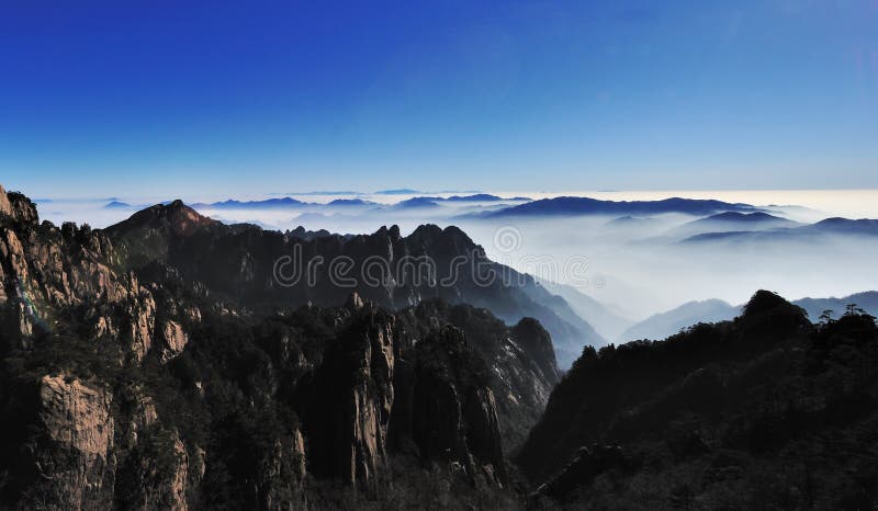 Puesta del sol en el soporte Huangshan fotos de archivo libres de regalías Puesta del sol en el soporte Huangshan fotos de archivo libres de regalías