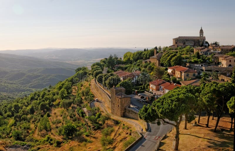 Puesta del sol en Montalcino Puesta del sol en Montalcino