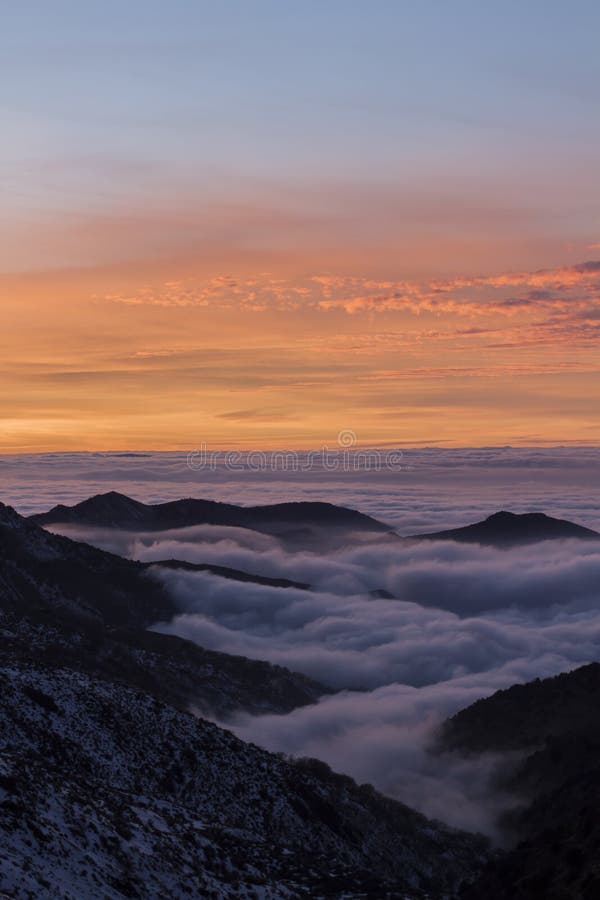 Puesta Del Sol En Sierra Nevada, Granada, España Imagen de archivo