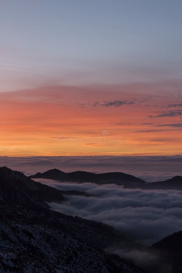 Puesta Del Sol En Sierra Nevada, Granada, España Imagen de archivo