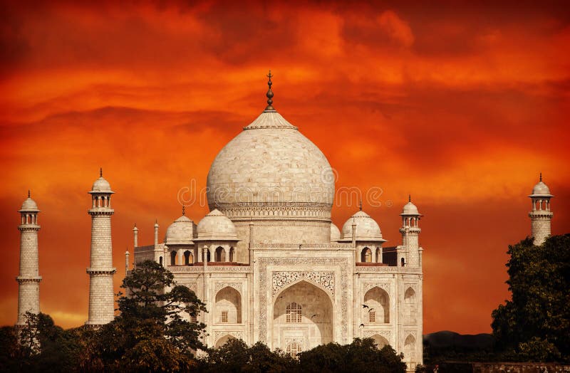 Puesta del sol filtrada retra sobre Taj Mahal, la India fotografía de archivo Puesta del sol filtrada retra sobre Taj Mahal, la India fotografía de archivo