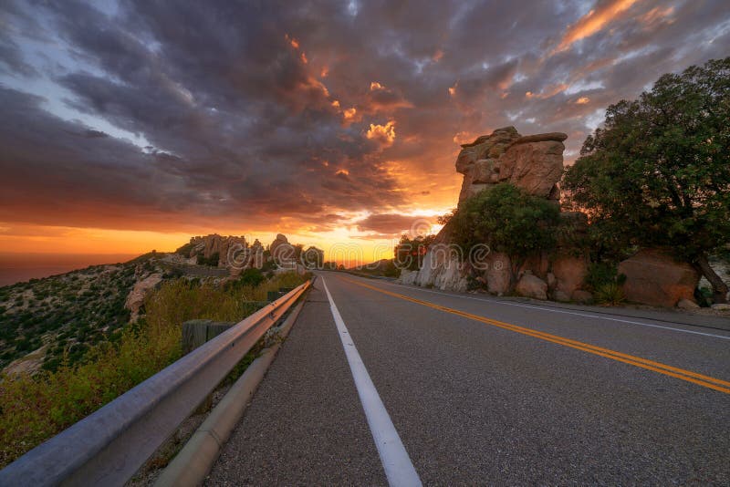 Puesta del sol a lo largo de Catalina Highway en el Mt Lemmon en Tucson, Arizona foto de archivo libre de regalías Puesta del sol a lo largo de Catalina Highway en el Mt Lemmon en Tucson, Arizona foto de archivo libre de regalías