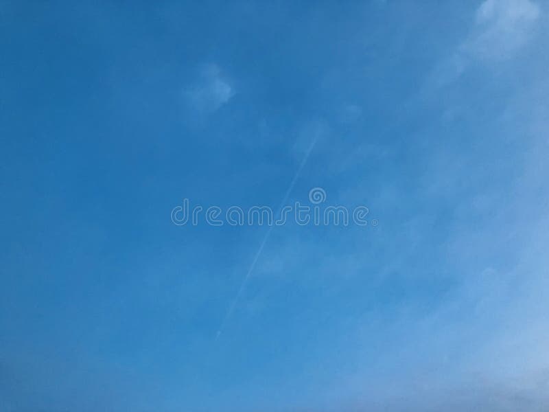 Puesta del sol vista de la playa Es muy hermoso Playa y cielo de la puesta del sol imagen de archivo libre de regalías Puesta del sol vista de la playa Es muy hermoso Playa y cielo de la puesta del sol imagen de archivo libre de regalías