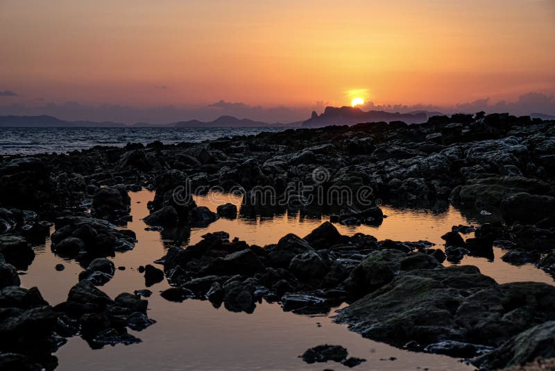 Puesta del sol imagen de archivo libre de regalías Puesta del sol imagen de archivo libre de regalías