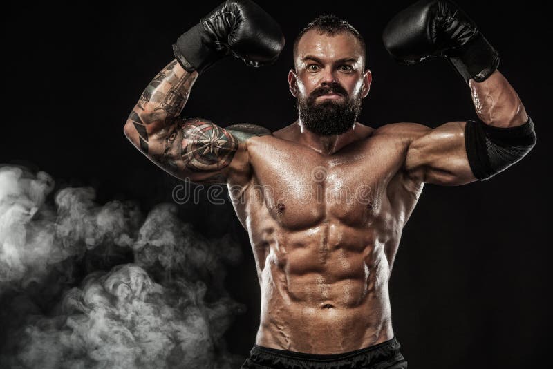 Pugile Con Il Tatuaggio In Guantoni Da Pugile Che Celebra Vittoria Perfetta Concetto Di Sport Isolato Su Fondo Nero Fotografia Stock Immagine Di Aggressione Umano