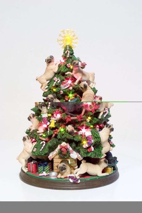 Download Pugs Kerstboom stock afbeelding. Afbeelding bestaande uit kerstmis - 43329