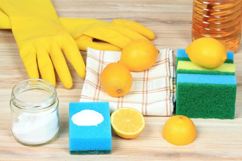 Pulitori naturali amichevoli di Eco Concetto domestico di pulizia fotografia stock libera da diritti Pulitori naturali amichevoli di Eco Concetto domestico di pulizia fotografia stock libera da diritti