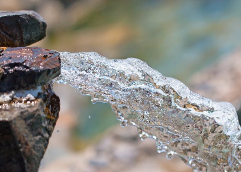 Pulitura trasparente con getto d'acqua a pressione fotografia stock