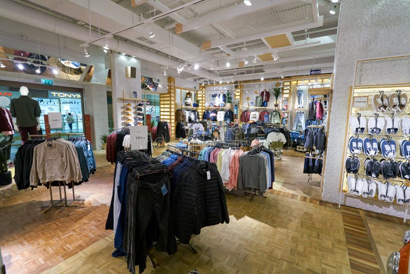 Pull&Bear editorial photo. Image of store, retail, interior - 105146211