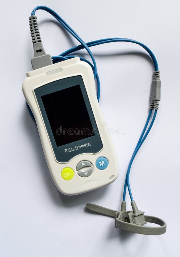 https://thumbs.dreamstime.com/b/pulse-oximeter-medical-device-used-to-monitor-blood-oxygen-patients-hospital-medical-device-use-to-monitor-blood-107569278.jpg