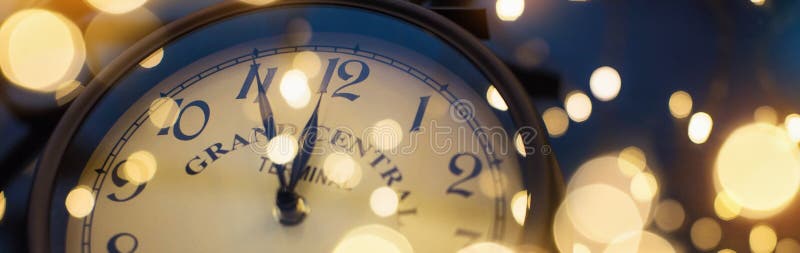 Pulso de disparo do ` de doze o na véspera do ` s do ano novo fotos de stock Pulso de disparo do ` de doze o na véspera do ` s do ano novo fotos de stock