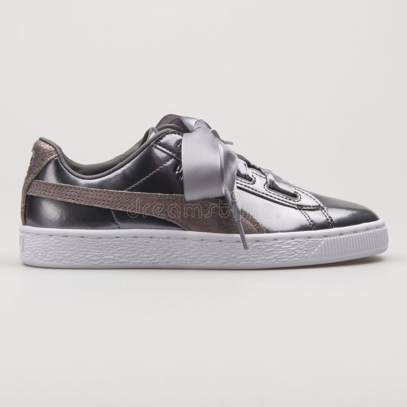 puma basket heart lunar