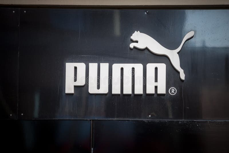 Pumalogo zu ihrem primären Speicher für Brno stockbild