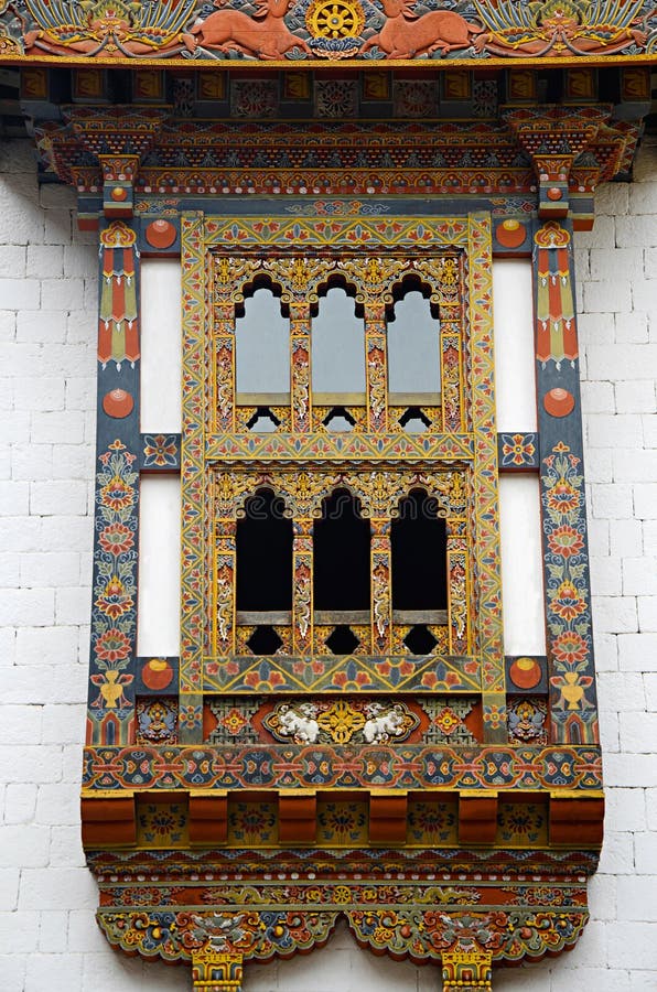 Pungtang Dechen Photrang Dzong eller slott av stor salighet snidit fönster Administrativ mitt Punakha Dzong arkivbild Pungtang Dechen Photrang Dzong eller slott av stor salighet snidit fönster Administrativ mitt Punakha Dzong arkivbild