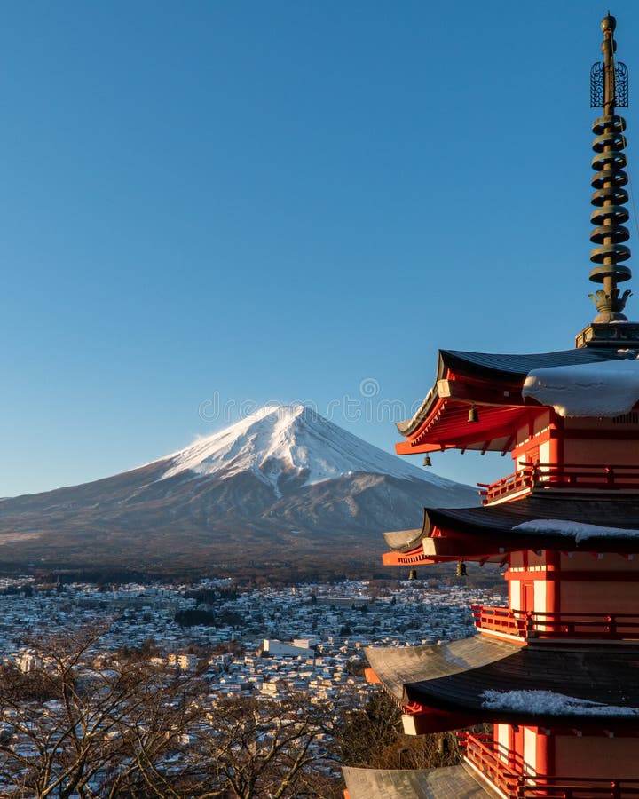 Punkt widzenia programu mount fuji. Chureito pagoda w fujiyoshida japonia.