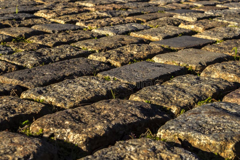 Punti di vista dettagliati sulle strade e sui marciapiedi di ciottoli in prospettive diverse fotografie stock libere da diritti