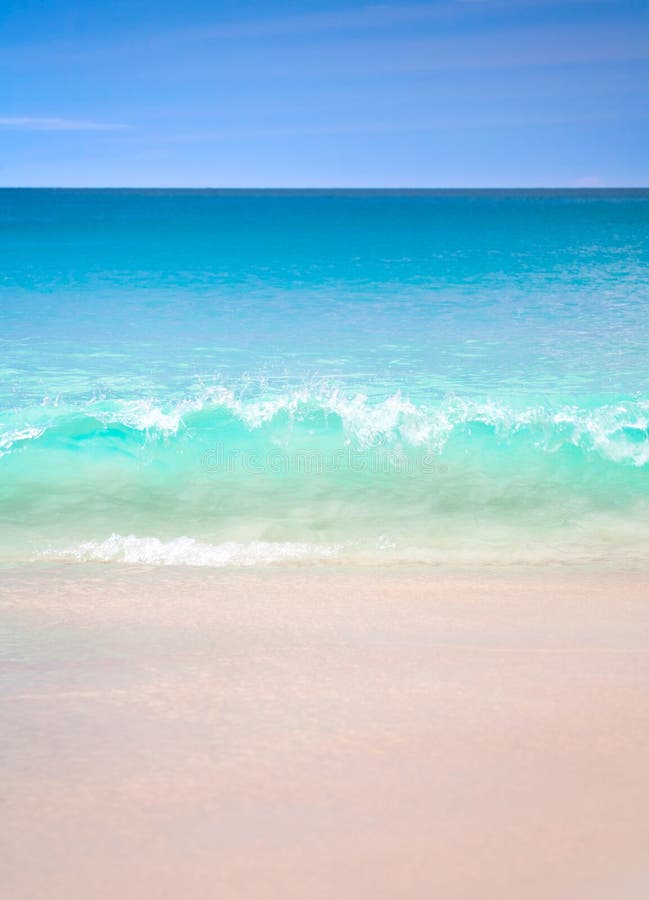 Punto di vista del paesaggio di rilassamento di luce del giorno del sole della sabbia del cielo blu della spiaggia del mare per l immagine stock Punto di vista del paesaggio di rilassamento di luce del giorno del sole della sabbia del cielo blu della spiaggia del mare per l immagine stock
