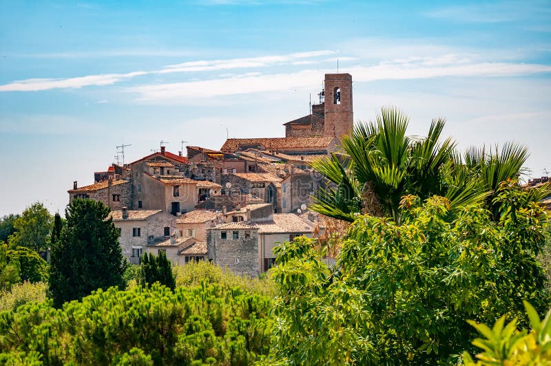 Punto di vista panoramico di San-Paul-de-Vence town in Provenza, Francia fotografia stock libera da diritti Punto di vista panoramico di San-Paul-de-Vence town in Provenza, Francia fotografia stock libera da diritti