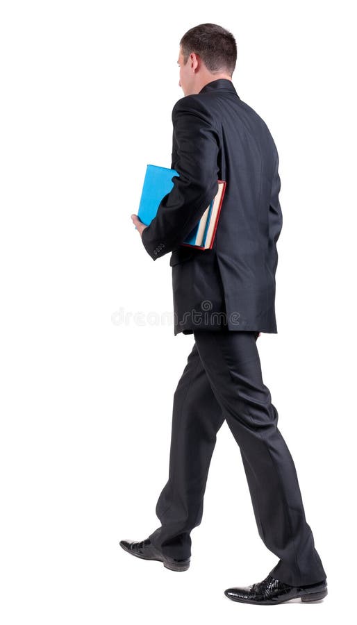 Punto di vista posteriore dell'uomo di camminata di affari con i libri. fotografie stock
