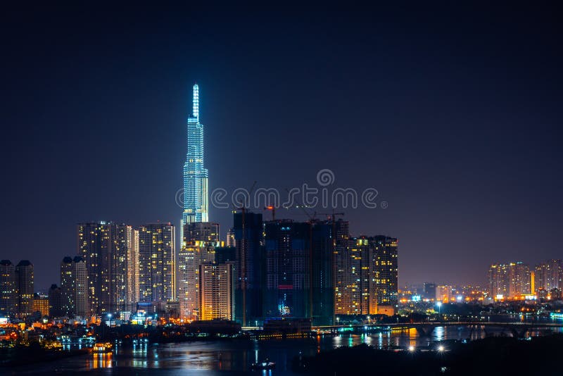Punto di vista superiore di Ho Chi Minh City alla notte, Vietnam immagine stock libera da diritti Punto di vista superiore di Ho Chi Minh City alla notte, Vietnam immagine stock libera da diritti