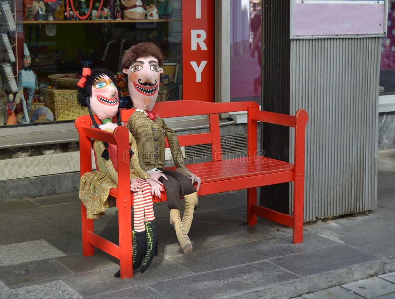 Puppet couple on the street