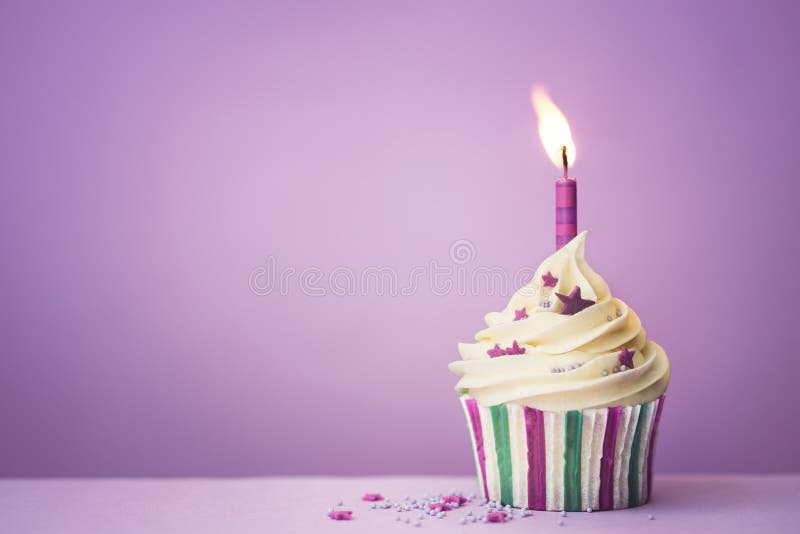 Purpere verjaardag cupcake
