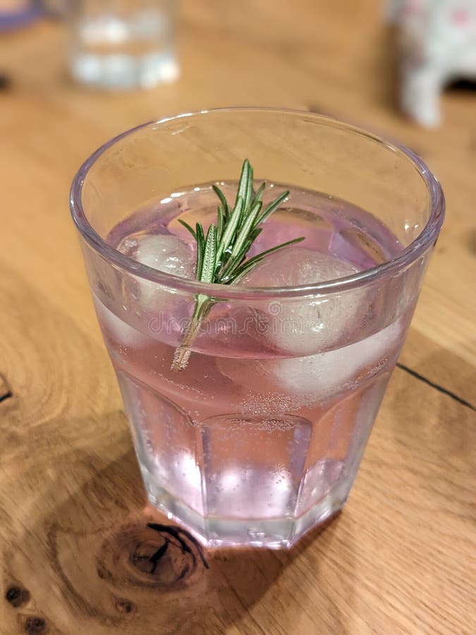 Purple Gin Tonic stock image. Image of purple, glas 277627207