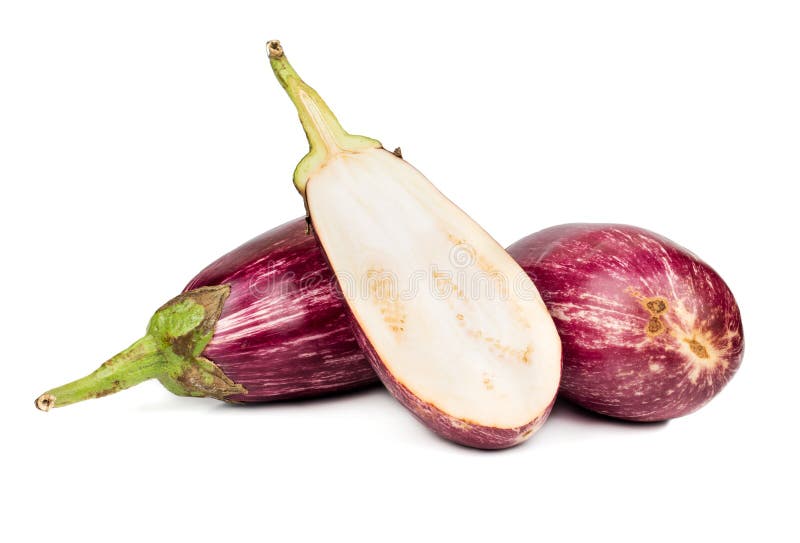 Purpurowa oberżyna z połówką obraz stock Purpurowa oberżyna z połówką obraz stock