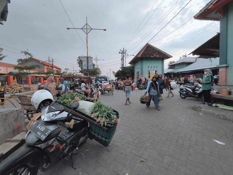 Purwodadi Big Market, Central Java. Editorial Image - Image of vehicle ...