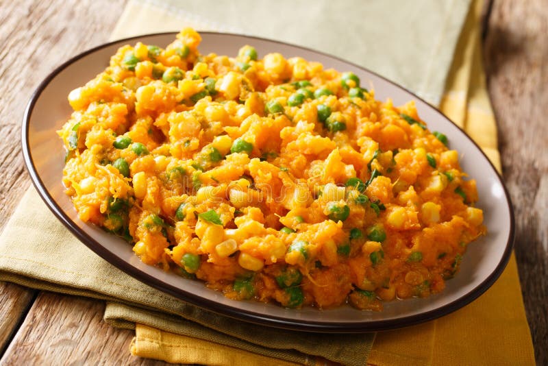 Purée végétarienne kenyane d'Irio de repas de patate douce avec le pois photo stock Purée végétarienne kenyane d'Irio de repas de patate douce avec le pois photo stock
