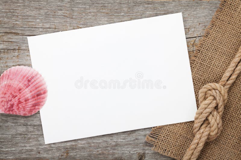 Pusta papierowa karta z seashell i statku arkaną obraz stock