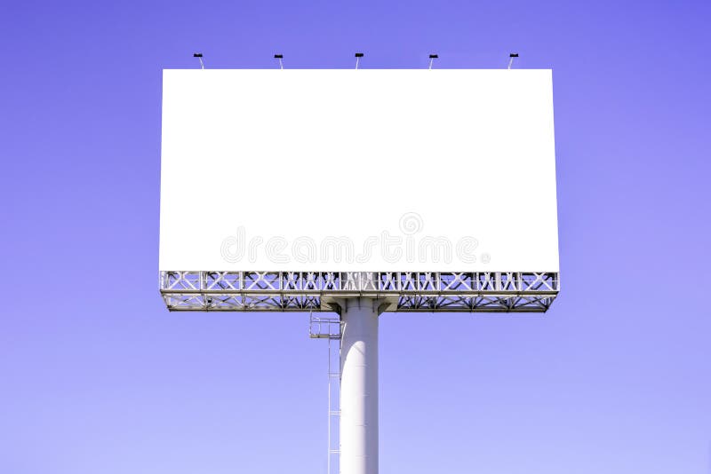 Pusty billboard przeciw niebieskiemu niebu dla reklamy zdjęcie stock Pusty billboard przeciw niebieskiemu niebu dla reklamy zdjęcie stock
