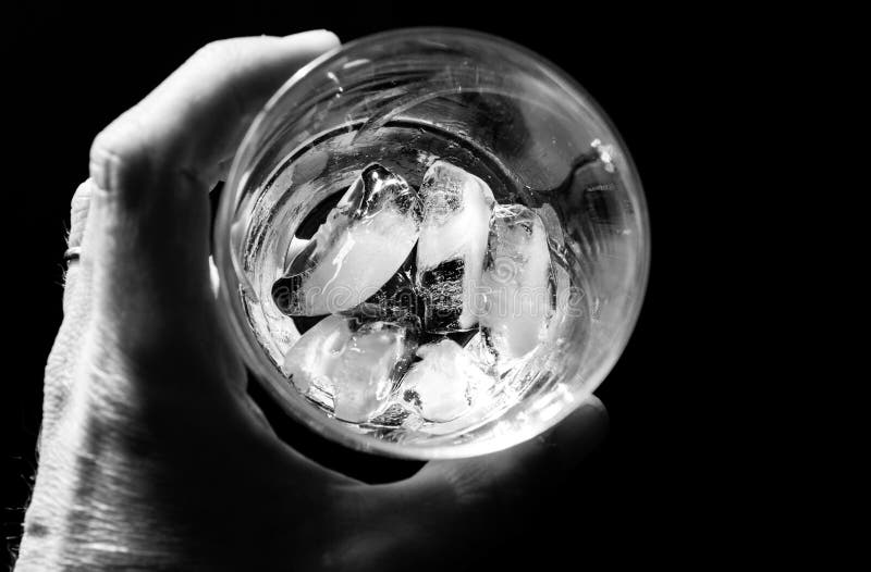 Pusty szkło alkohol z lodem zdjęcie stock Pusty szkło alkohol z lodem zdjęcie stock
