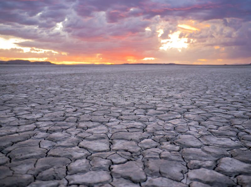 pustynia lakebed zmierzch obraz royalty free pustynia lakebed zmierzch obraz royalty free