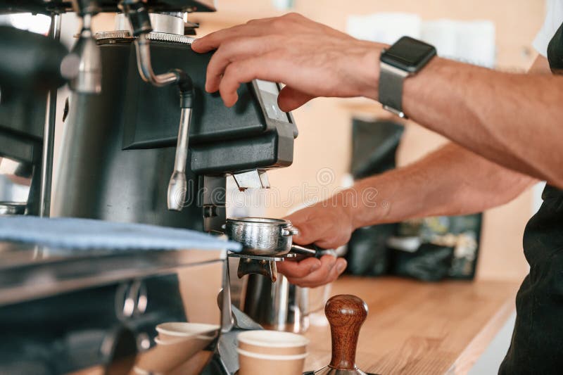 Barista Is Boil Water In Syphon Device For Alternative Brewing Coffee  Siphon Vacuum Pot For Mixing Coffee With Boiling Water Stock Photo -  Download Image Now - iStock