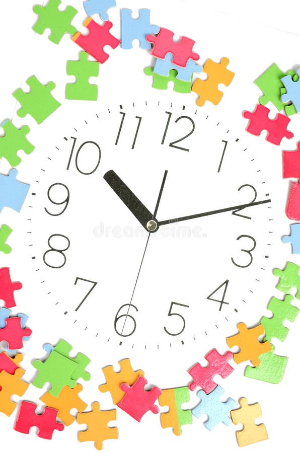 Puzzle et visage d'horloge image stock. Image du indicateur 24729131