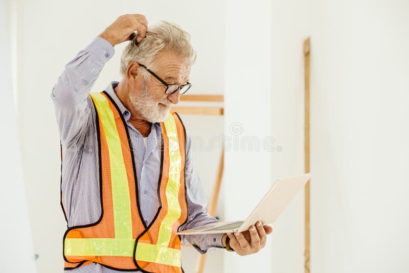 Puzzled elder scratch head engineer feeling confused with date in laptop stock photos