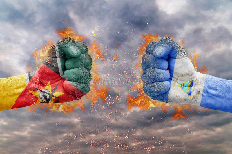 Puño dos con la bandera de Mozambique y de Nicaragua hechos frente en uno a libre illustration Puño dos con la bandera de Mozambique y de Nicaragua hechos frente en uno a libre illustration