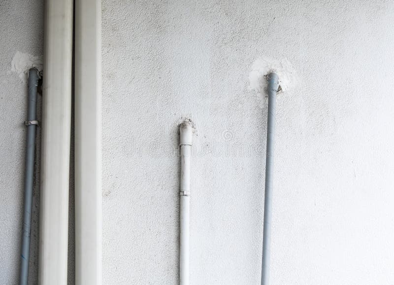 Installation Von Rohrkanälen Zum Anschluss Von Klimaanlage an Die BetonWand  Stockbild - Bild von hammer, person: 180123509